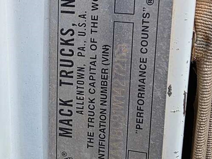 2001-mack-ch613-image-28