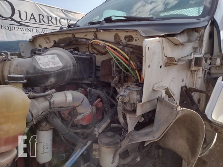 2013-ford-f650-xlt-image-13