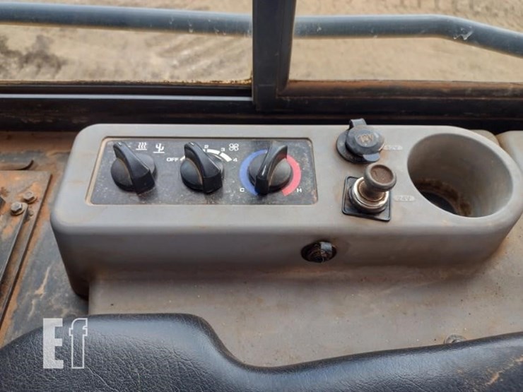 2015-komatsu-d61ex-23-image-11