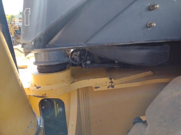 2010-deere-710j-image-26