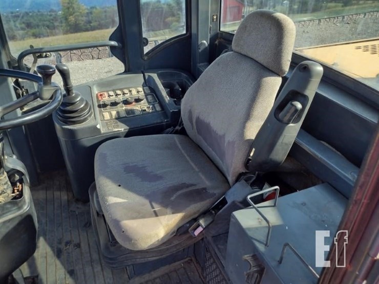 2003-deere-444h-image-13