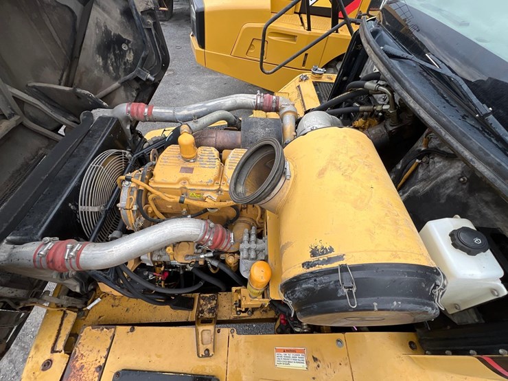 caterpillar-740-image-19