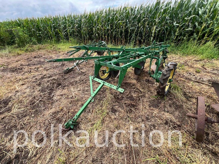 john-deere-3btm-pull-type-plow---14"-image-2
