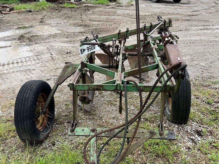 john-deere-model-555h-4btm-pull-type-plow-image-4