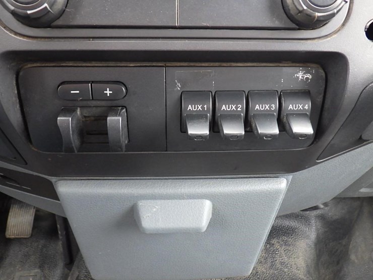 2011-ford-f550-image-34