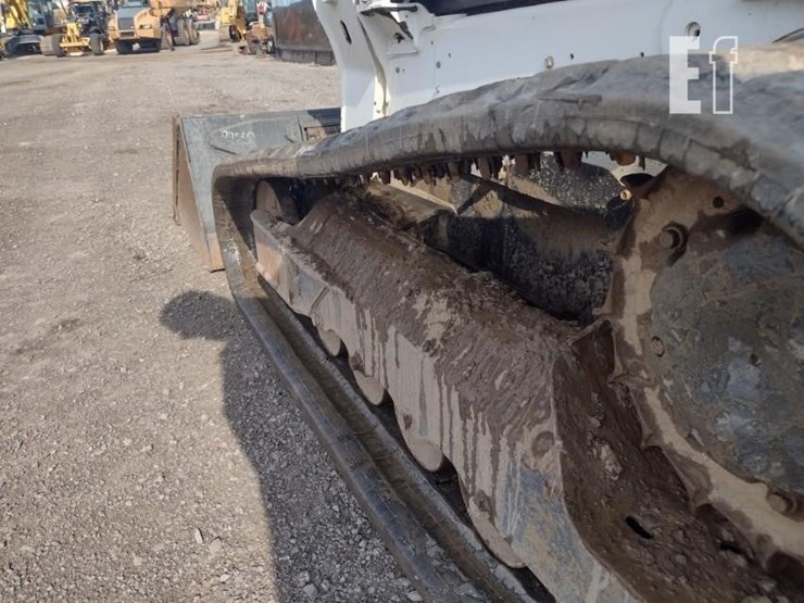 2019-bobcat-t740-image-24