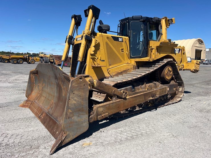 2012-caterpillar-d8t-image-2