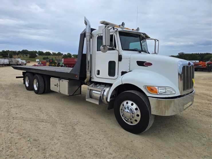 2006-peterbilt-335-image-7