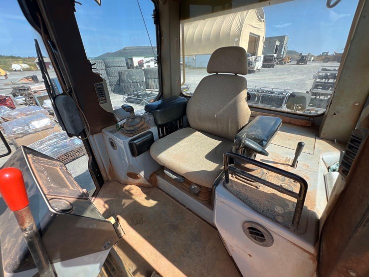 deere-750c-image-18