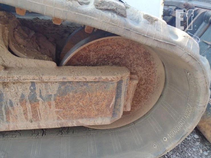 2019-bobcat-t740-image-34