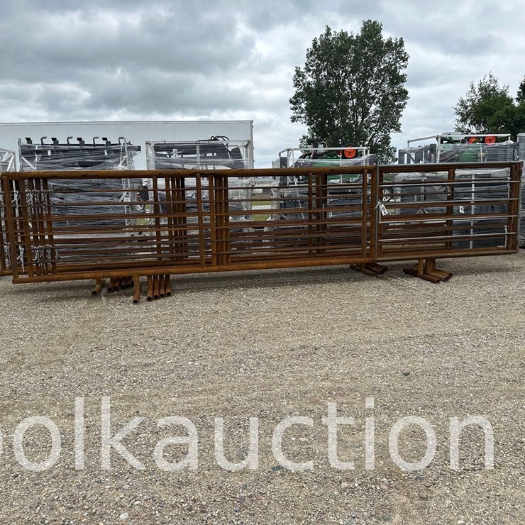 (5) CATTLE PANELS w/ SORTING GATE (SOLD x $)