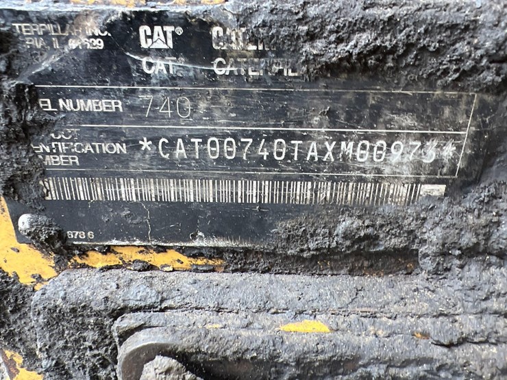 caterpillar-740-image-12