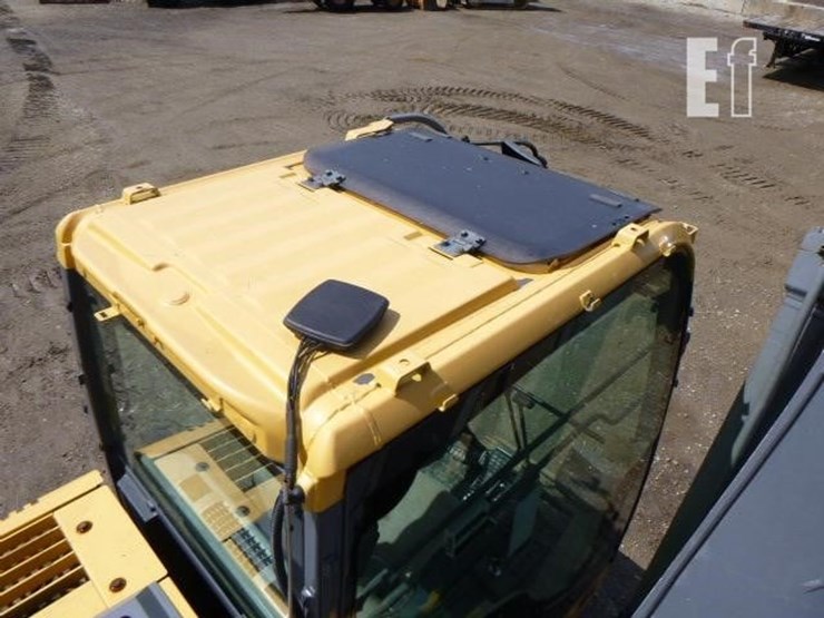 2011-deere-225d-lc-image-33