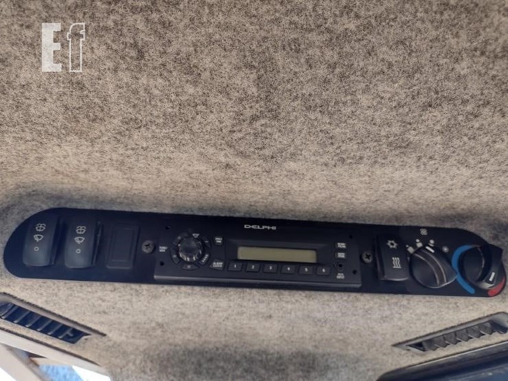 2012-deere-700j-lt-image-9