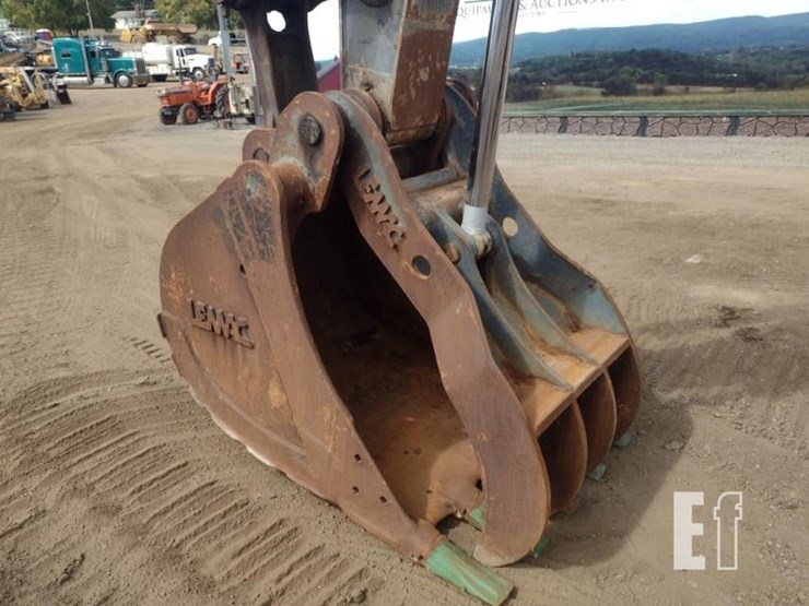 2013-deere-210g-lc-image-15