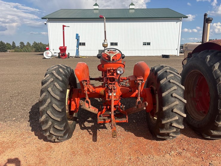 allis-chalmers-d15-tractor-image-8