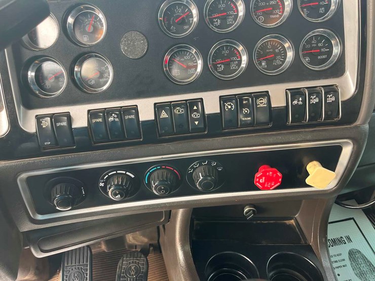 2013-kenworth-t800-image-11