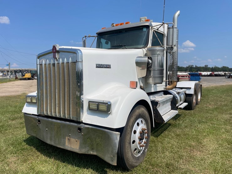 2018-kenworth-w900-image-1