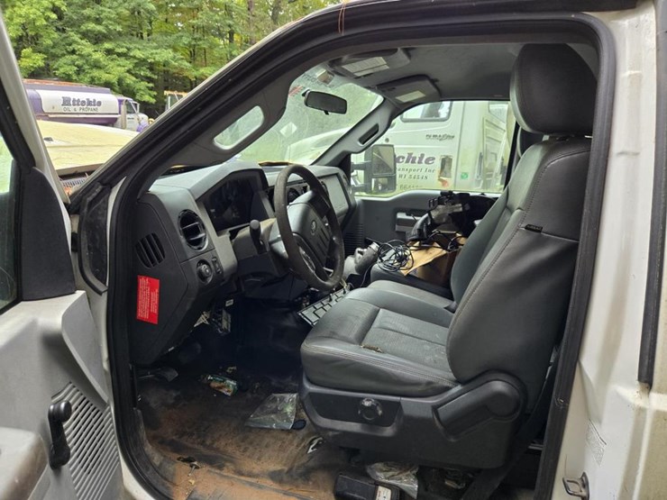2014-ford-f550-image-22