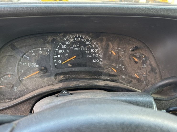 2003-chevrolet-2500hd-image-31