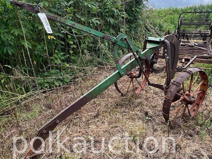 john-deere-pull-type-subsoiler-on-steel-wheels-image-1