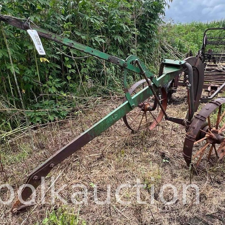 JOHN DEERE PULL TYPE SUBSOILER ON STEEL WHEELS