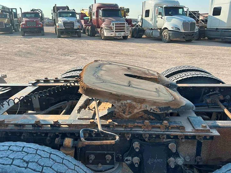 2004-freightliner-columbia-image-7