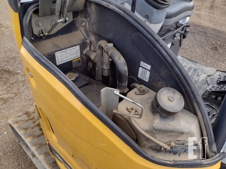 2021-deere-26g-image-28