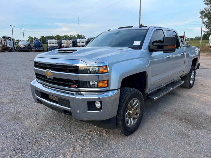 2018-chevrolet-silverado-2500hd-image-1