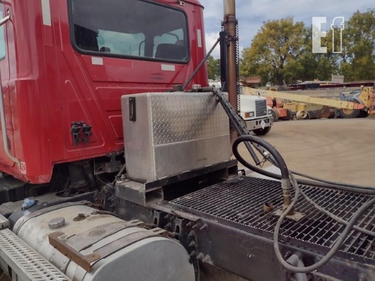 2012-mack-pinnacle-cxu613-image-34