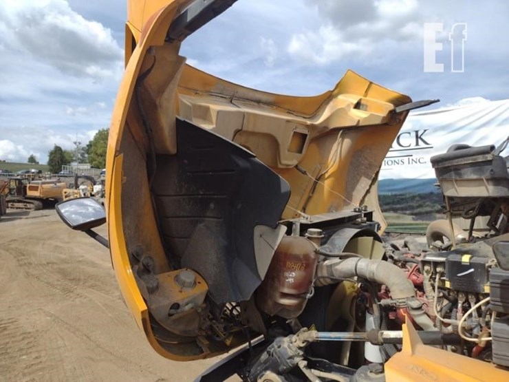 2018-international-durastar-4300-image-24