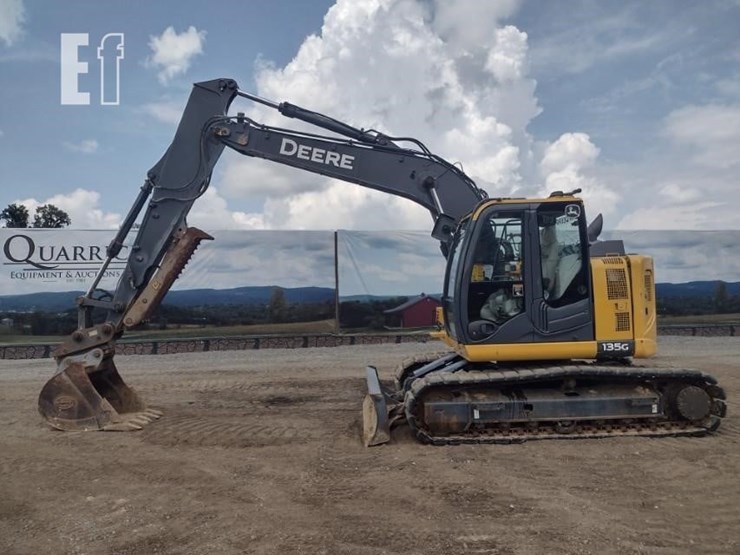 2019-deere-135g-image-1