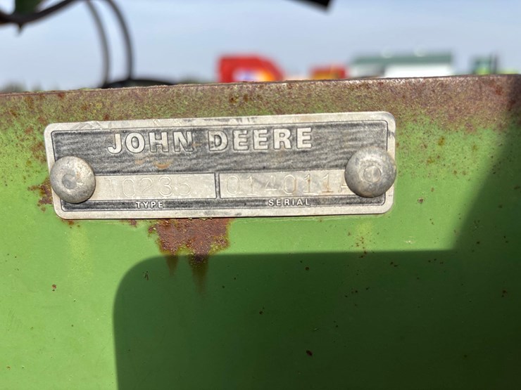 john-deere-235-image-15
