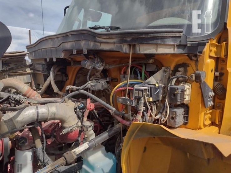 2018-international-durastar-4300-image-23
