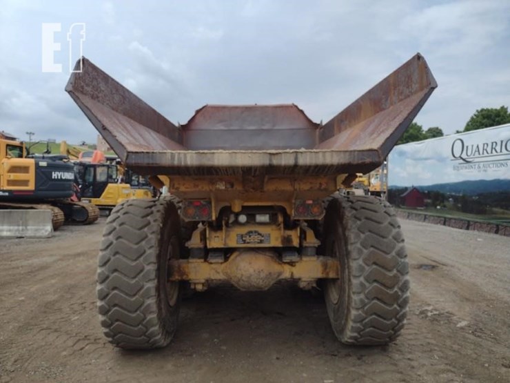 2005-deere-300d-image-4