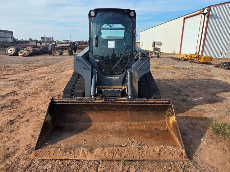 2011-deere-323d-image-12