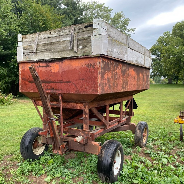 J & M 210 Gravity Wagon