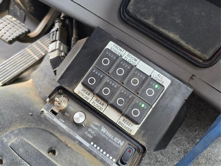 freightliner-114sd-image-58