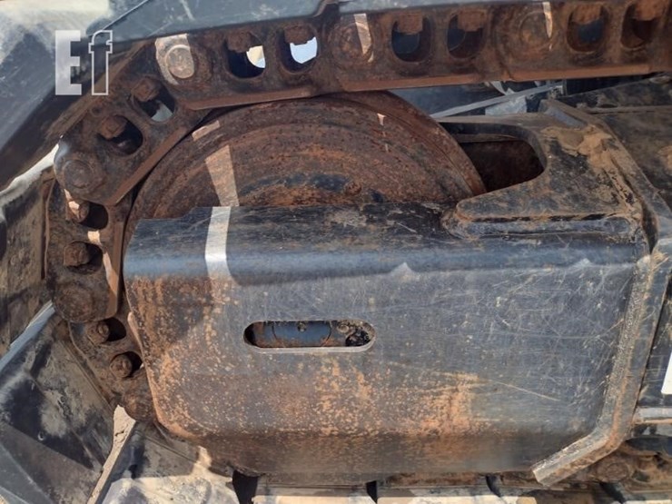 2019-deere-135g-image-31