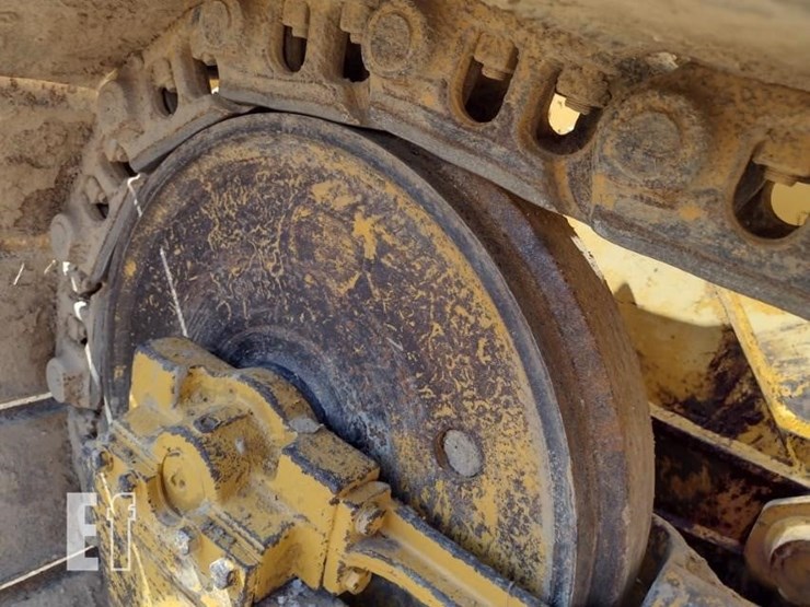 2004-deere-650h-image-24