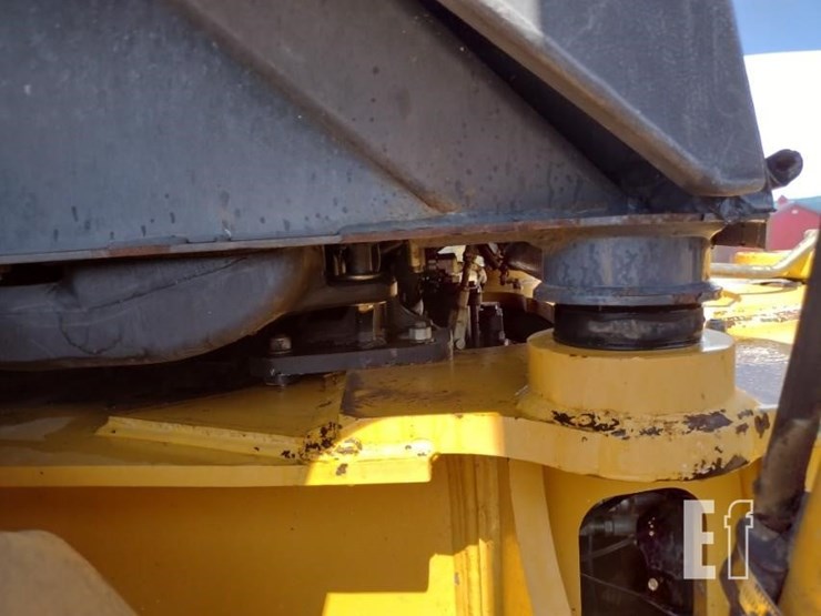 2010-deere-710j-image-28