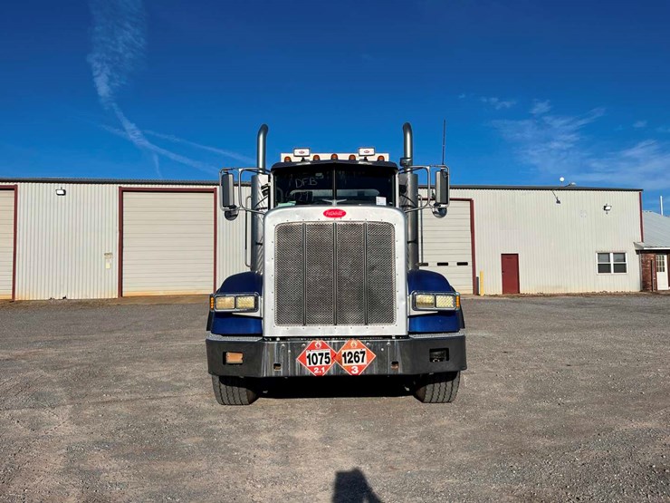 2013-peterbilt-367-image-3