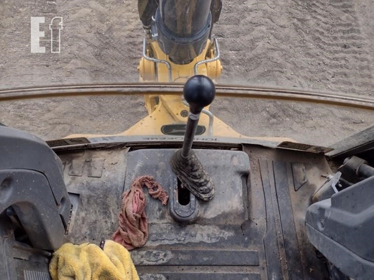 2020-deere-410l-image-13