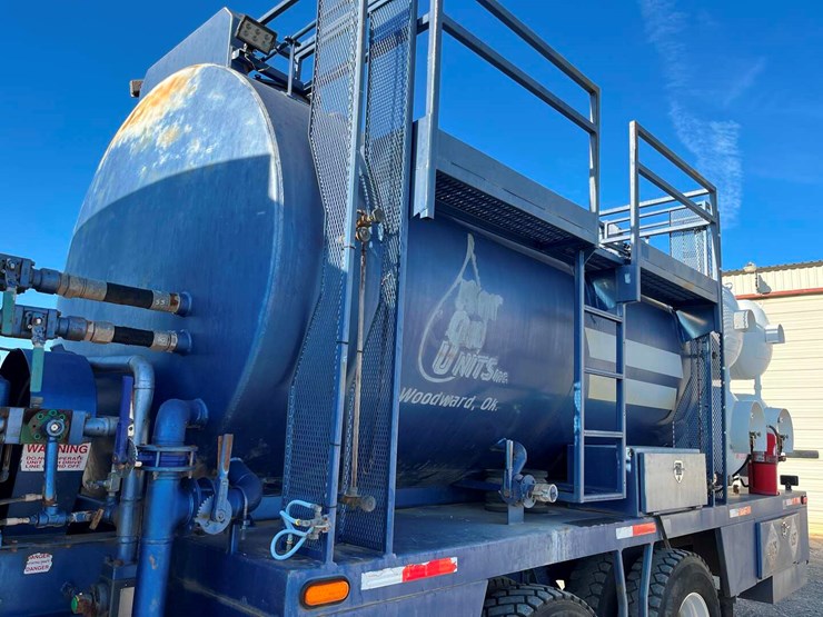 2010-peterbilt-367-image-17
