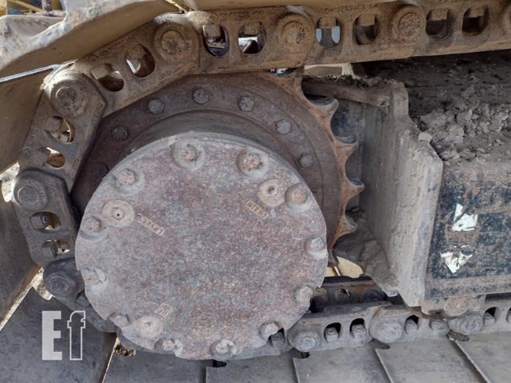2010-deere-120d-image-36