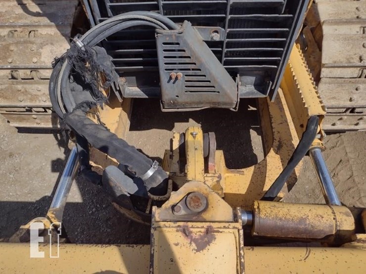 2000-deere-550h-lt-image-15