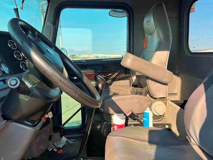 2013-peterbilt-367-image-8