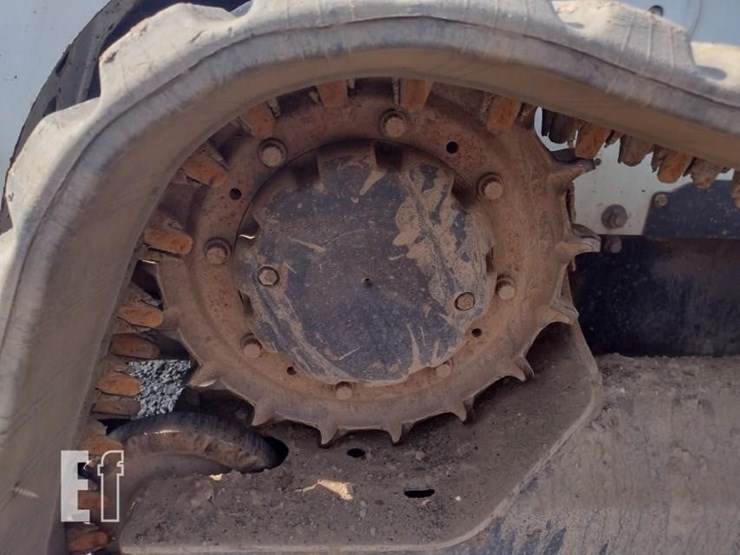 2019-bobcat-t740-image-30