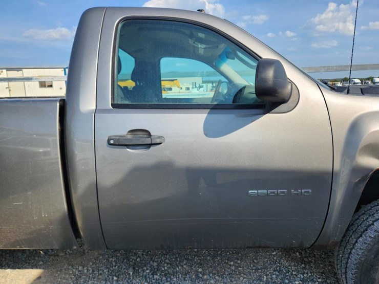 2014-chevrolet-2500-image-23