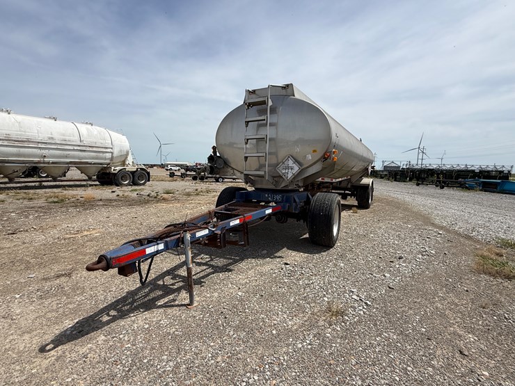 #9657-•-1996-weld-it-s/a-5400gal-fuel-trailer-1w9t23269tl010011-inv#:-9657-image-1